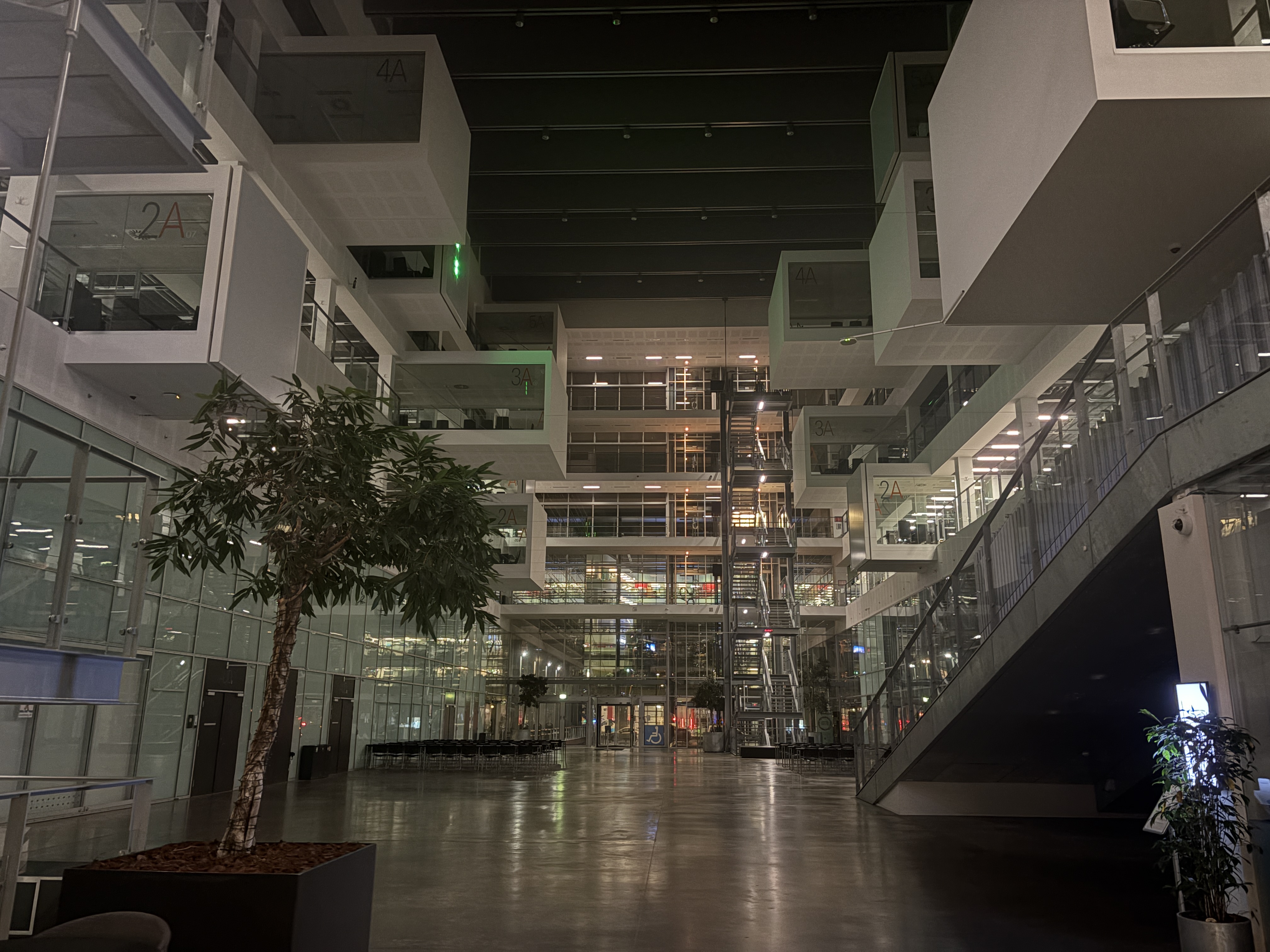 深夜のITU