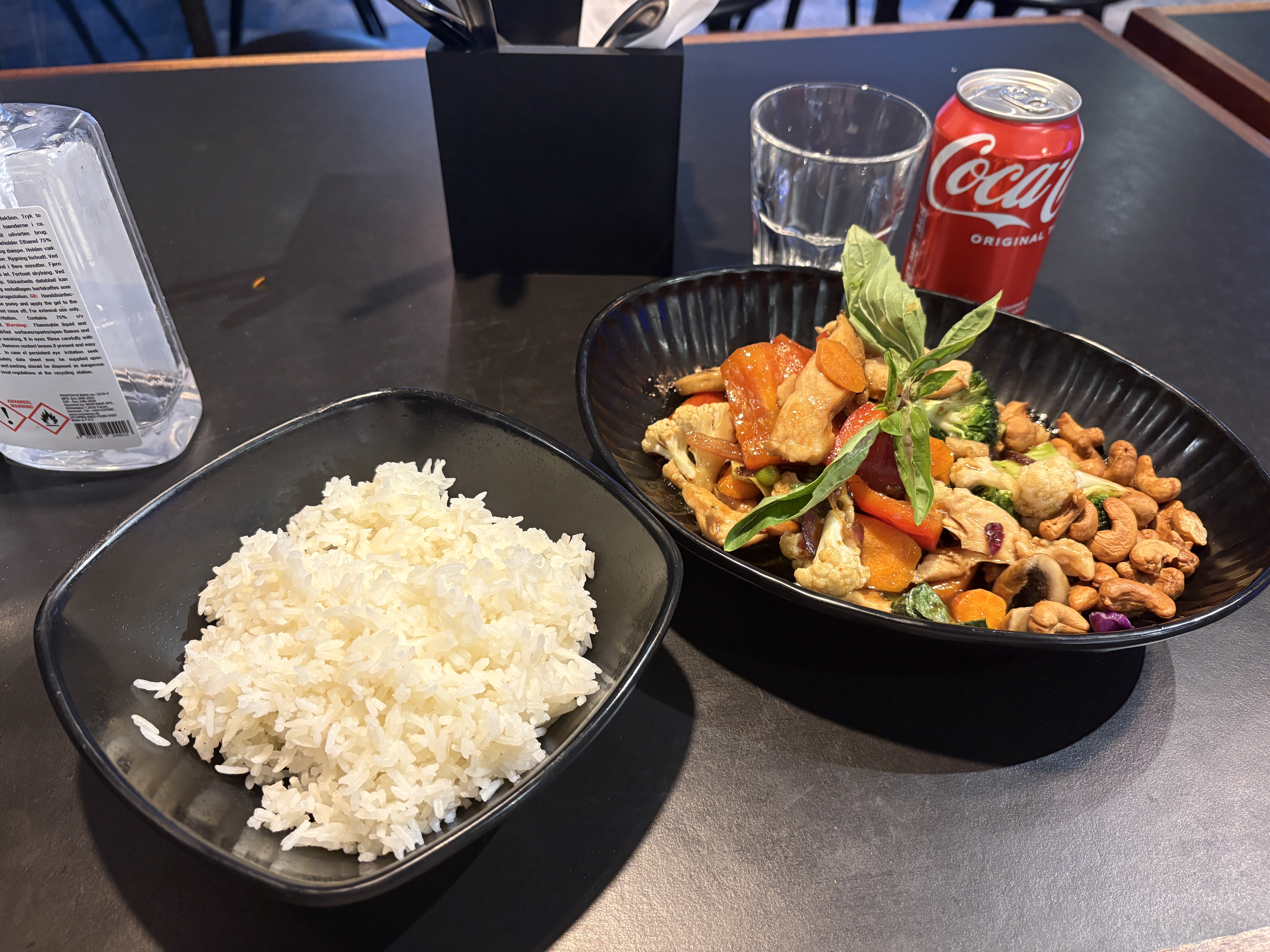 最終日の夜ご飯は近所のタイ料理屋さん